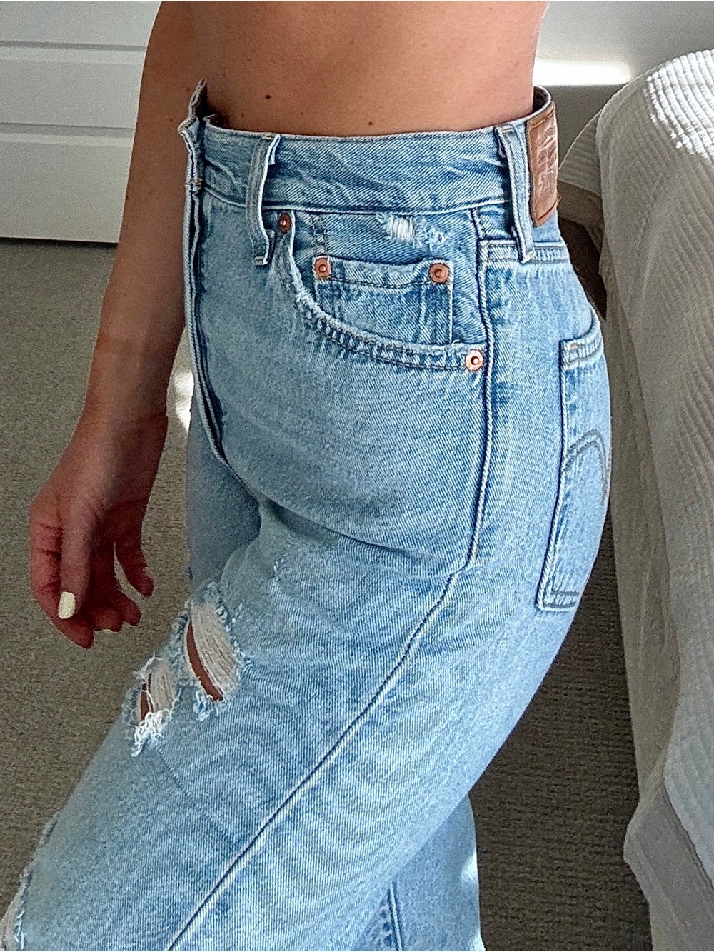 Levi’s Ribcage Light Wash Distressed Straight Jeans - Light Blue - Picture 4 of 9